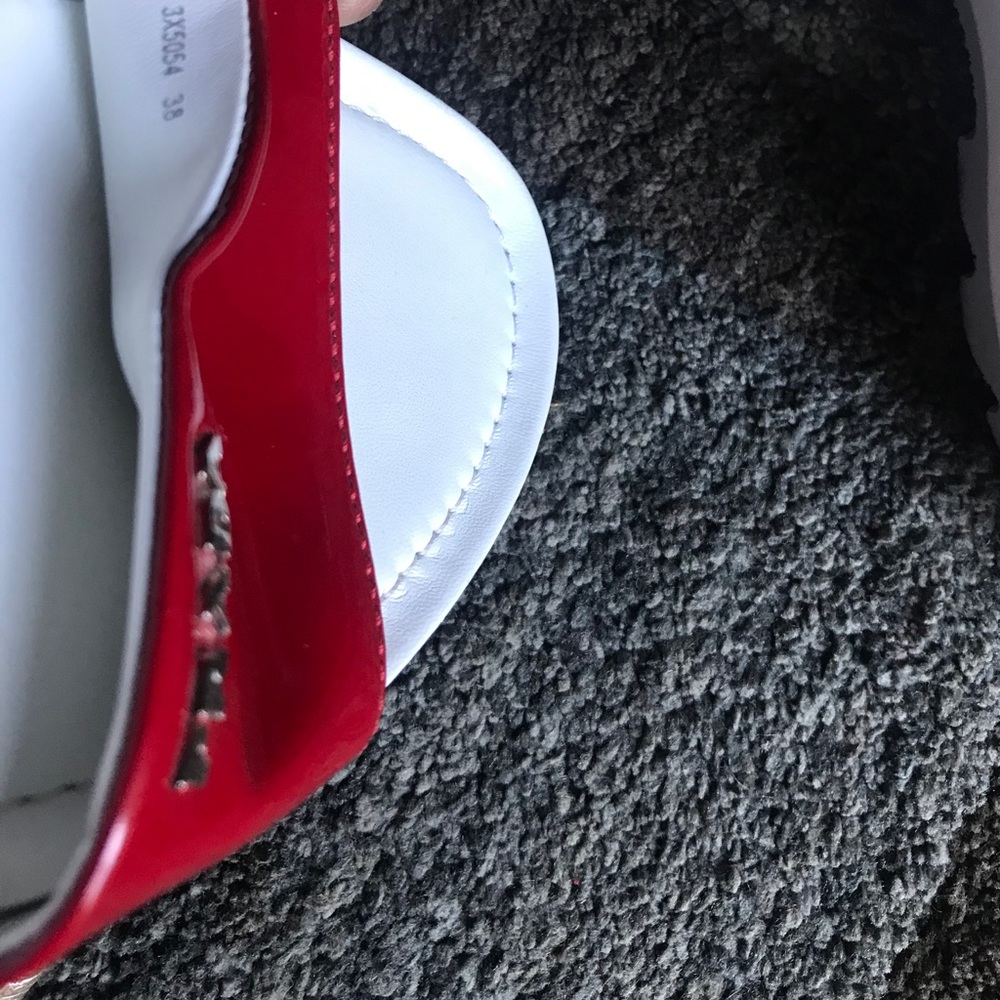 Prada - Picture 2 of 5